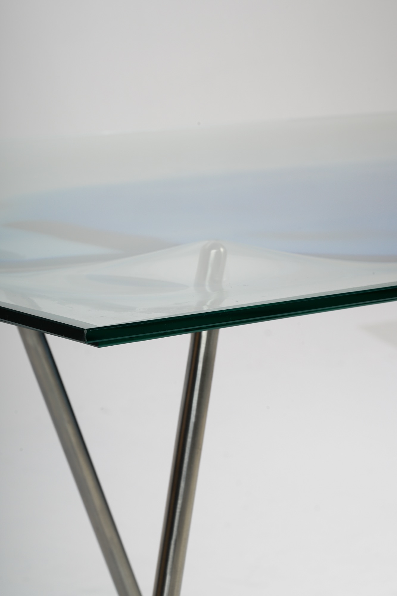 sensitive surface — liquid-filled table registering vibrations